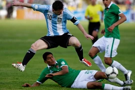 Messi chùn gối tại Bolivia 