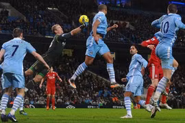 Man City tìm lại chính mình, đè bẹp Liverpool