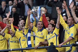 Con giành cúp, cha đột quỵ trên khán đài 