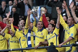 Con giành cúp, cha đột quỵ trên khán đài 