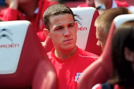 Rooney bị thanh lý hợp đồng