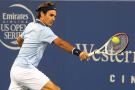 Dùng lại vợt cũ, Federer giành chiến thắng