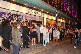 Sao MU vẫn 'bay đêm' dù thua trận