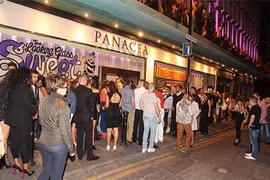 Sao MU vẫn 'bay đêm' dù thua trận