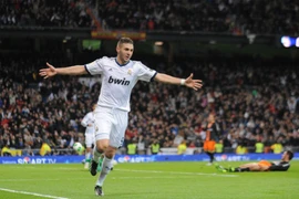 Real Madrid đặt một chân vào bán kết