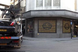 Đỗ sai quy định, xe của thủ thành MU bị thu giữ