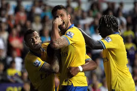 Đòi lại ngôi đầu, Arsenal có quà tặng thầy