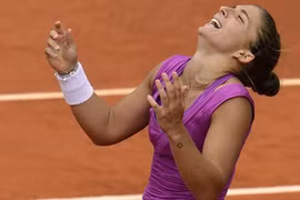 Sara Errani tiếp tục "câu chuyện thần tiên"