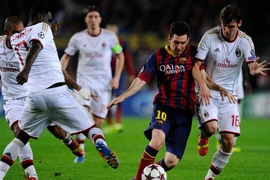 Barcelona 3-1 Milan: Messi xóa tan nghi ngờ