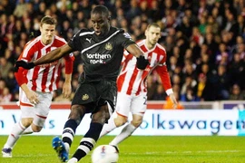 Newcastle hạ Stoke ngay tại Britannia 
