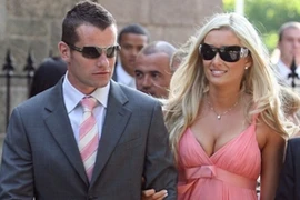 Thủ thành Shay Given bỏ nhà theo gái 