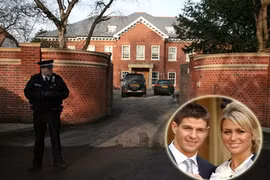 Bật nhạc ầm ĩ, nhà của Gerrard bị cảnh sát hỏi thăm