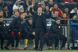 Cãi trọng tài, HLV Galatasaray bị cấm chỉ đạo 9 trận