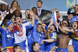 Benitez mang đội hình mạnh nhất tới Nhật Bản