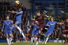 Bị Chelsea cầm hòa, Man City mất ngôi đầu 