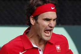 Federer suýt... đối đầu với MU