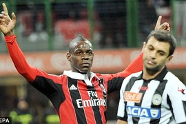 Ronaldo dạy dỗ Mario Balotelli