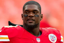 Cầu thủ bóng bầu dục giết người tình rồi tự sát