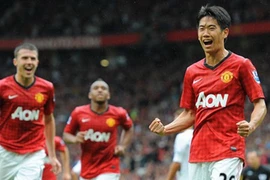 MU thắng nghẹt thở, Chelsea nối dài mạch thắng