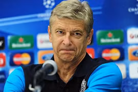 Arsene Wenger được hoãn án phạt