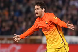 Messi vượt qua mốc 300 bàn cho Barcelona 