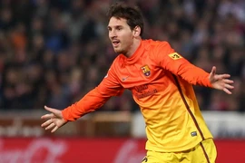 Messi vượt qua mốc 300 bàn cho Barcelona 