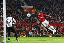 Chelsea thua sốc, Barca, M.U thắng vất vả