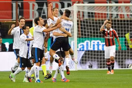 AC Milan bị hạ nhục tại San Siro