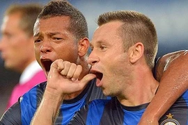 Napoli bay cao, Inter lại thắng sân khách