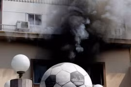 Ai Cập: Hooligan đốt cháy trụ sở Liên đoàn bóng đá, 2 người chết 