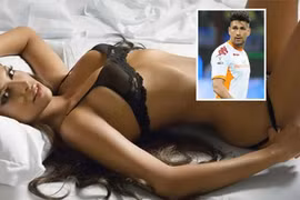 Ngôi sao AS Roma "trói" siêu mẫu 