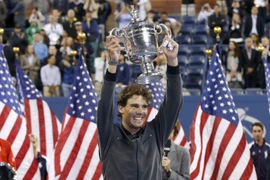 Nadal lên ngôi sau màn trình diễn siêu đẳng