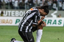 Ronaldinho may mắn thoát chết sau vụ tai nạn