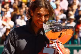 Nadal vẫn là vua sân đất nện