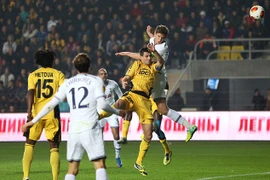 Xứ sở sương mù tiếp tục bất bại 