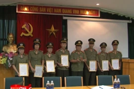 Báo ANTĐ tổ chức trao huy hiệu 30 năm tuổi đảng, nâng lương, thăng cấp bậc hàm