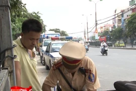 Tăng cường xử lý người điều khiển xe khách, xe taxi vi phạm các quy định về TTATGT