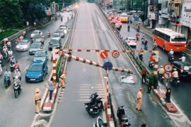 Sẽ xử lý nghiêm xe ô tô 45 chỗ cố tình “chui” qua cầu vượt