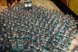 Hàng nghìn chai mỹ phẩm không rõ nguồn gốc “nhồi” bụng xe khách