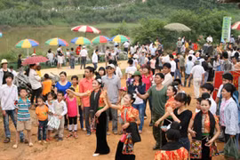 Tết thiếu nhi tại Làng Văn hóa các dân tộc