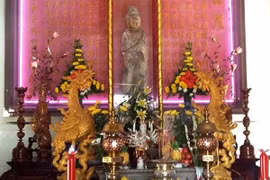 Bí ẩn bức tượng Phật trôi trên biển và ngôi chùa được làm bằng san hô