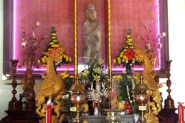 Bí ẩn bức tượng Phật trôi trên biển và ngôi chùa được làm bằng san hô