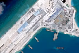 Yêu cầu Trung Quốc ngừng ngay việc xây dựng đảo ở Biển Đông