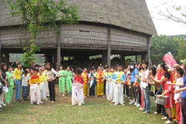 “Cùng chơi trò chơi dân gian các nước”