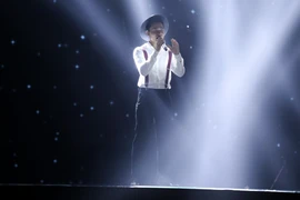 "The Voice" xuất hiện giọng ca "vượt khỏi giới tính" khiến 4 HLV "đứng hình"