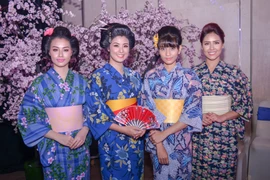 Dàn "sao" đẹp lạ trong trang phục Kimono