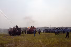 Gần 300 người diễn tập chữa cháy kho hàng lớn 