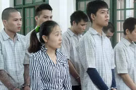 Lật mặt đám “bảo kê” ở chợ Long Biên 