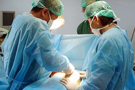 “Tôi bị chồng bỏ vì phẫu thuật ngực”