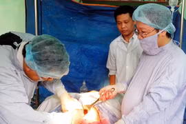 Bộ Y tế biểu dương kíp bác sĩ hết lòng vì người bệnh